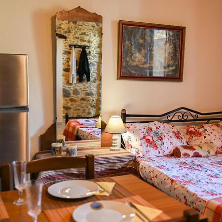 Stone House For Relaxation In Elos Kíssamos Екстериор снимка