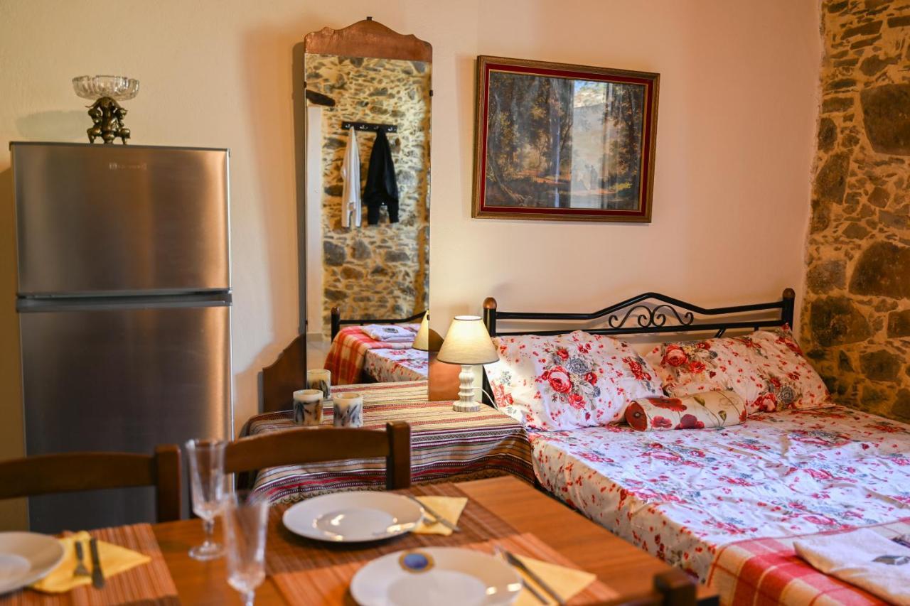 Stone House For Relaxation In Elos Kíssamos Екстериор снимка