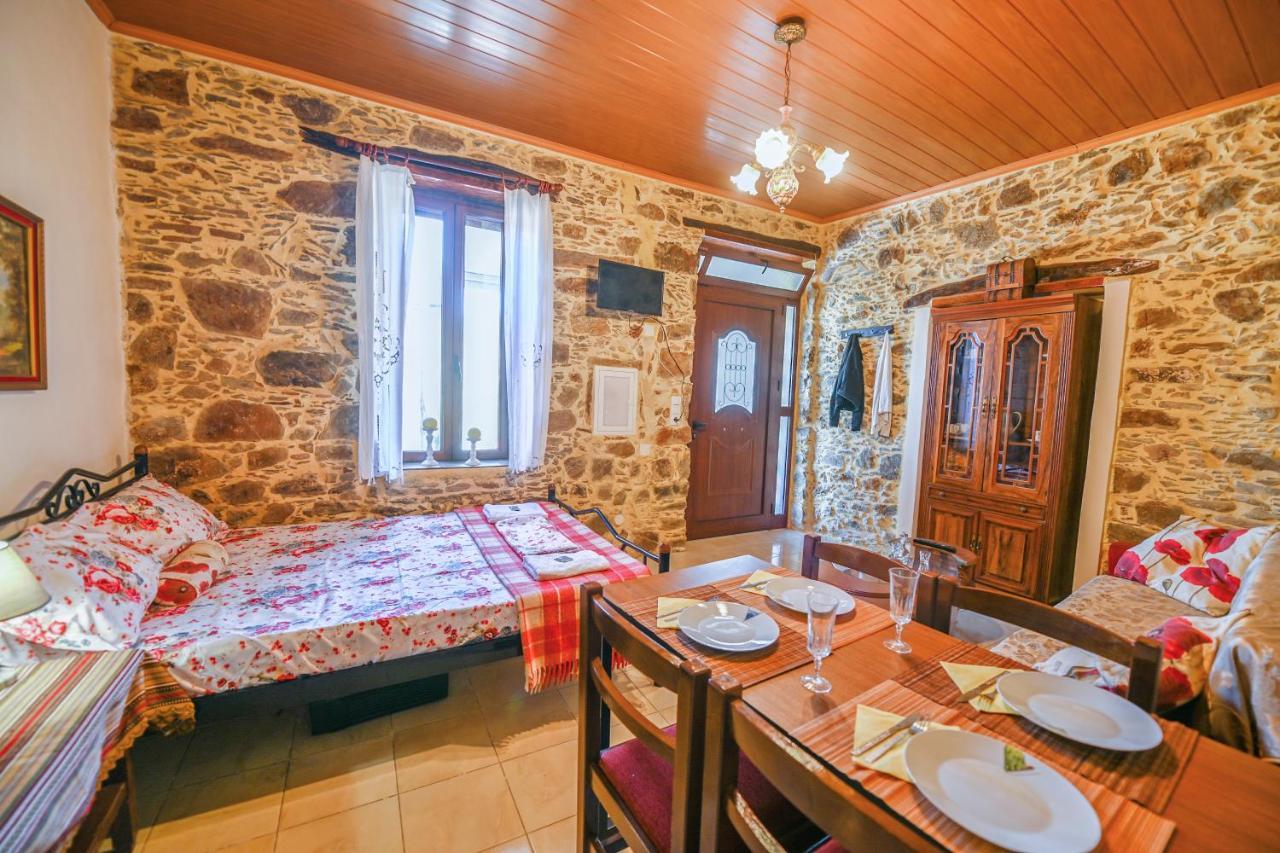 Stone House For Relaxation In Elos Kíssamos Екстериор снимка